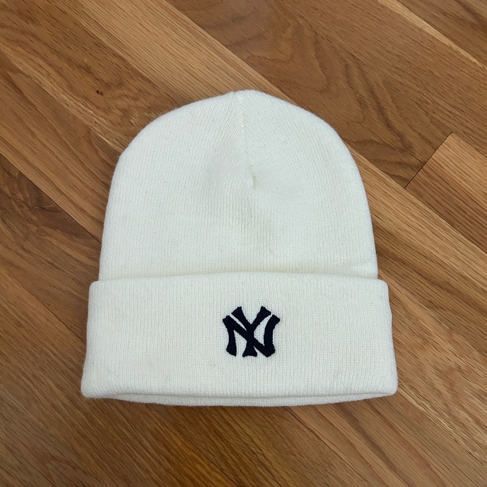 Mashable Yankees Beanie - NWOT